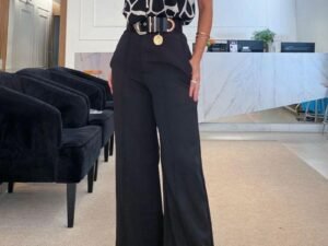 Stylish two-piece suit with sleeveless printed top & trousers